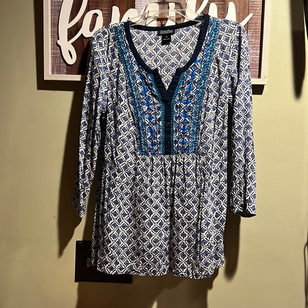 Nice patterned tunic.